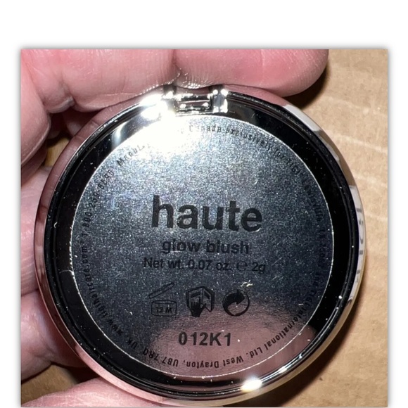 TIGI Cosmetics Glow Blush- Haute new in box - Picture 4 of 16
